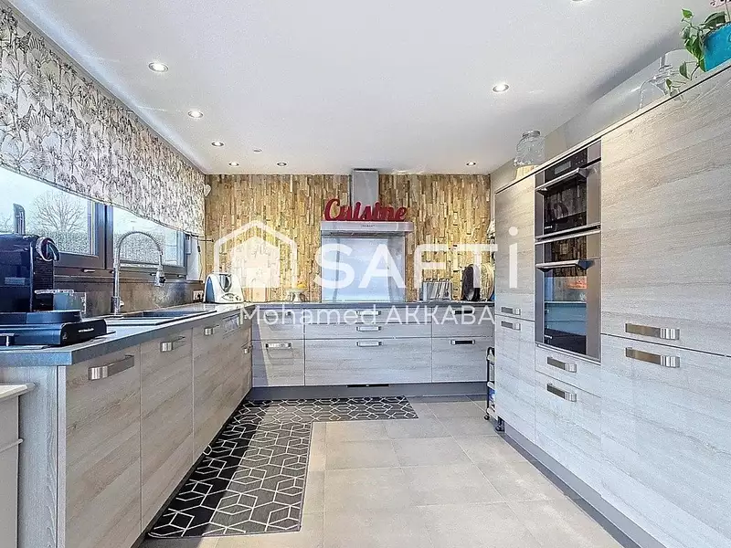 Maison, 196 m²