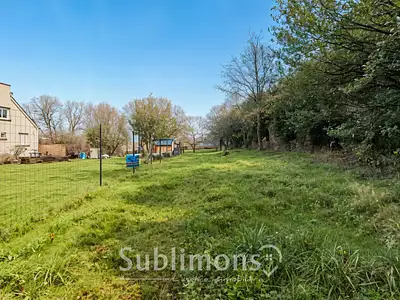 Terrain, 2 700 m²