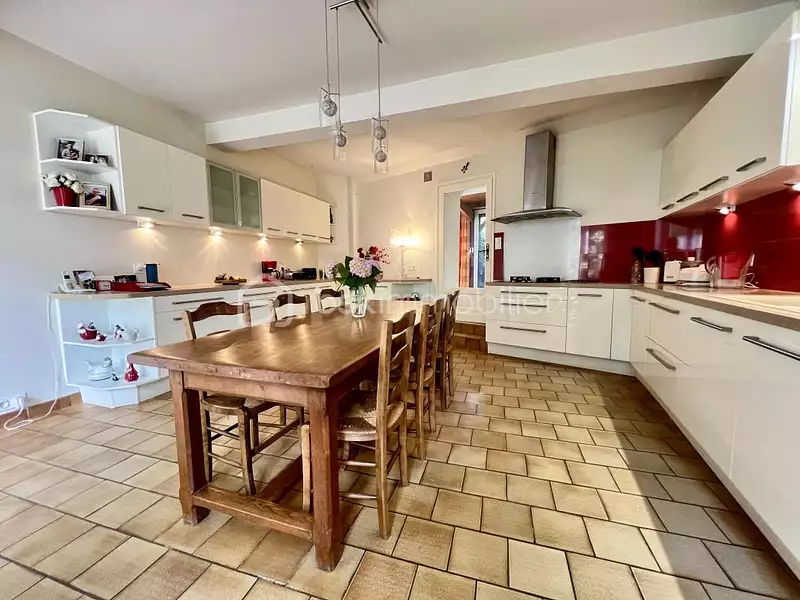 Maison, 300 m²