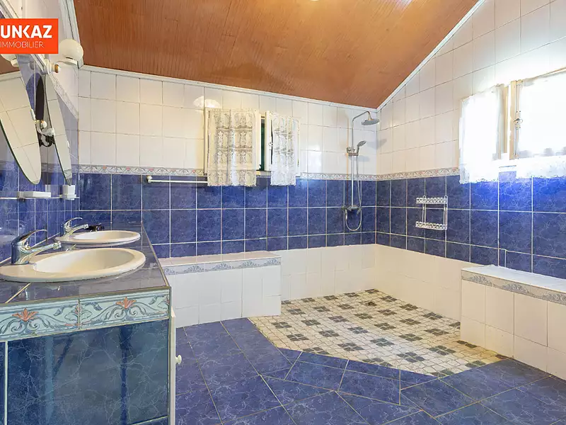 Maison, 220 m²