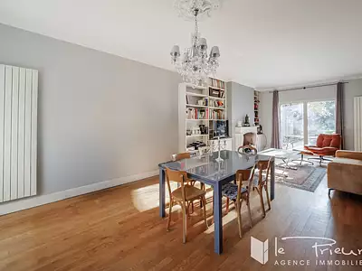 Maison, 255 m²