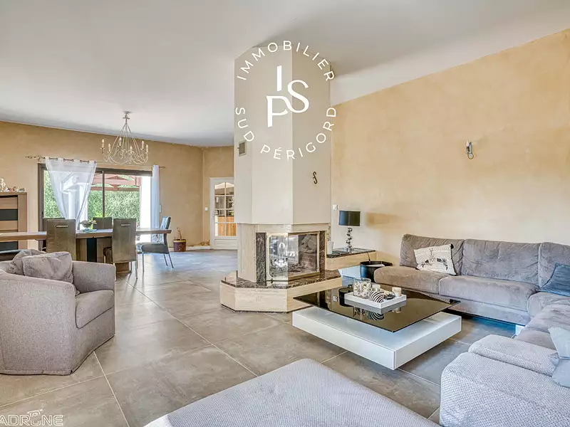 Maison, 242 m²