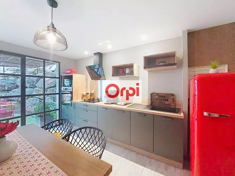 Maison, 235 m²