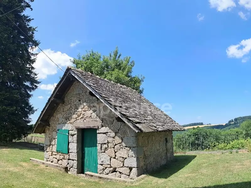 Maison, 1 100 m²