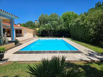 Maison, 244 m²