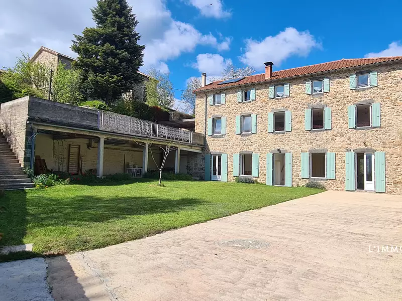 Maison, 307,4 m²