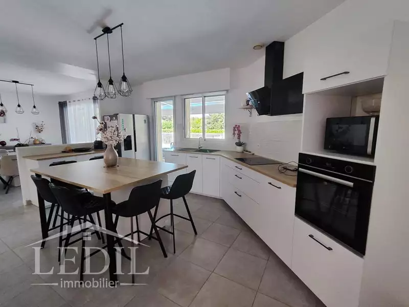 Maison, 200 m²