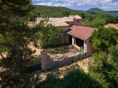 Maison, 560 m²