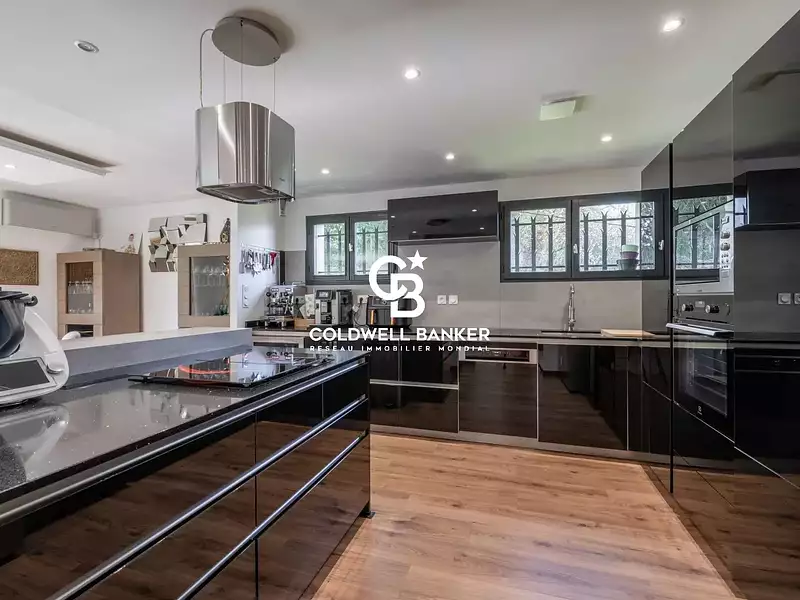Maison, 280 m²