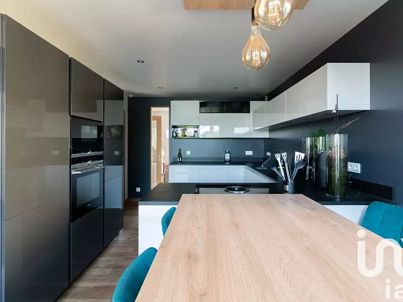 Maison, 215 m²