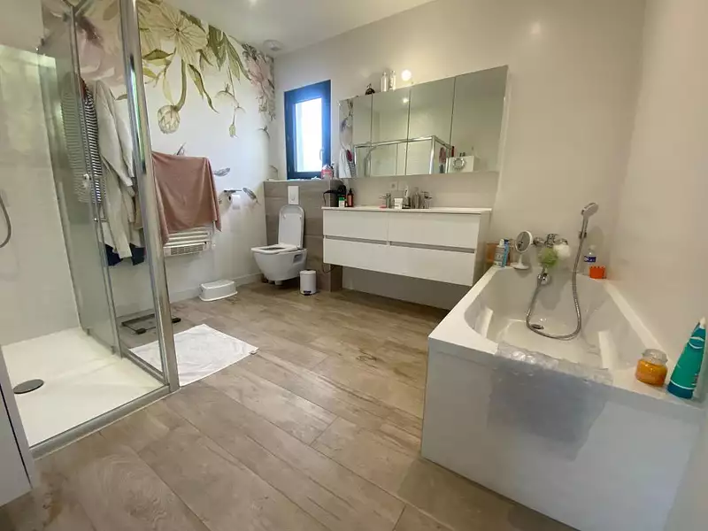 Maison, 215 m²