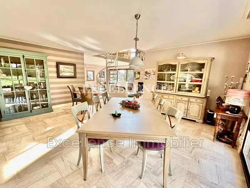 Maison, 320 m²