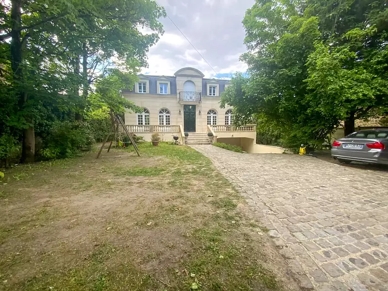 Maison, 330 m²