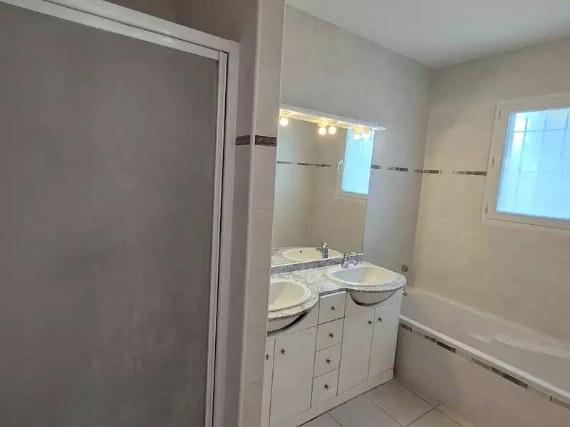 Maison, 195 m²