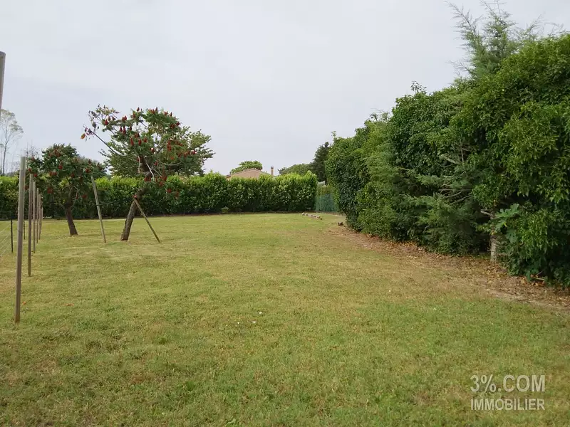 Terrain, 694 m²