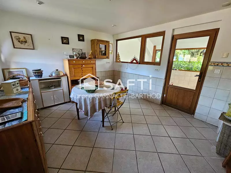 Maison, 225 m²