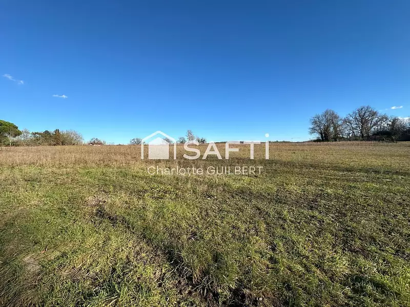 Terrain, 3 700 m²