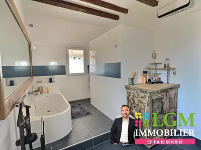 Maison, 245 m²