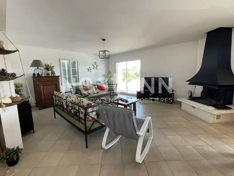 Maison, 176 m²