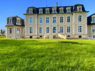 Maison, 1 225 m²