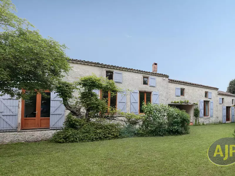 Maison, 160 m²