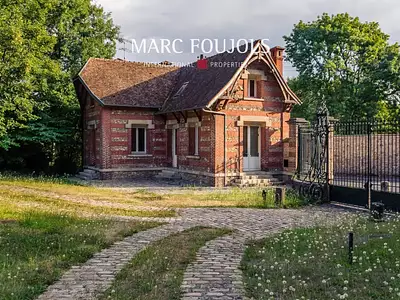 Maison, 1 200 m²