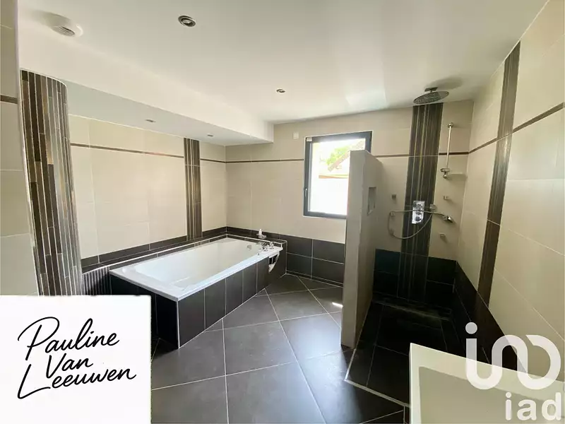 Maison, 215 m²