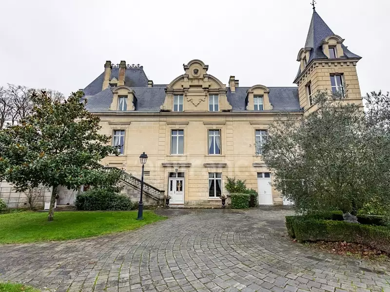 Maison, 750 m²