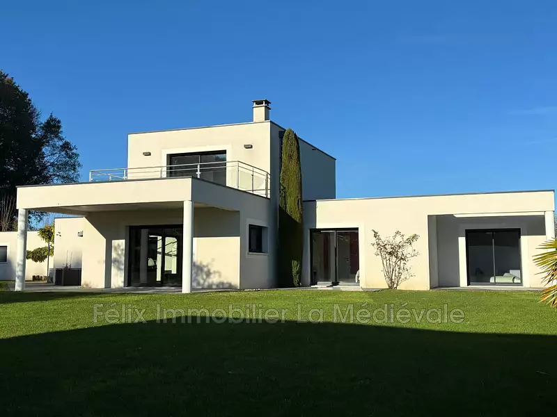 Maison, 255 m²