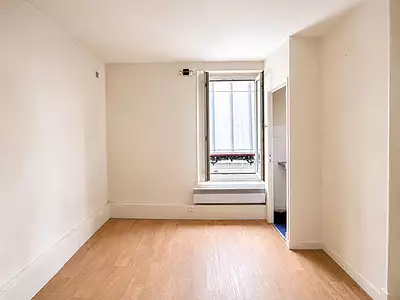 165 000 € 11 000 €/m² Appartement • 15 m² • 1 pièce Paris 15ème (75015)