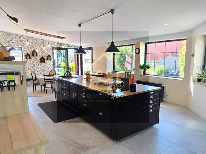 Maison, 210 m²