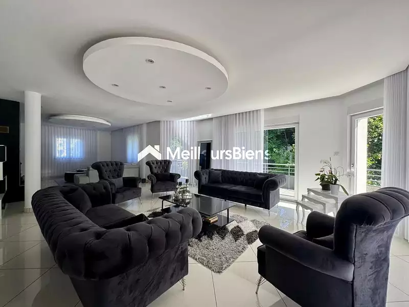 Maison, 255 m²