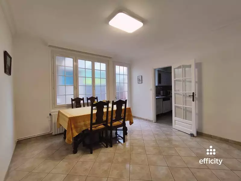 Maison, 235 m²