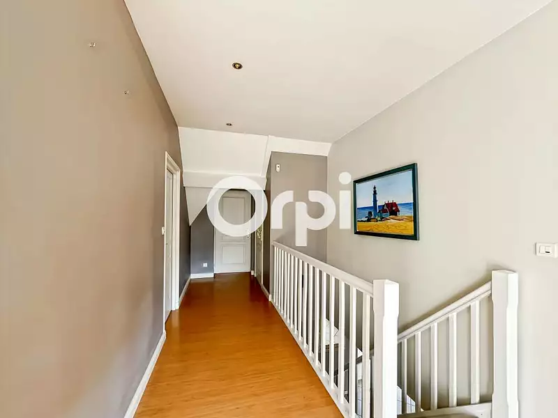 Maison, 245 m²