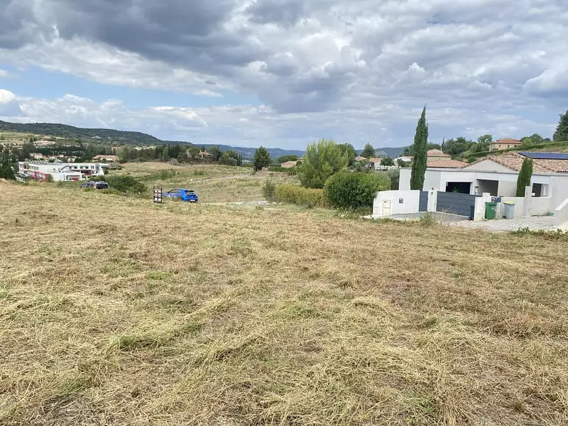 Terrain, 700 m²