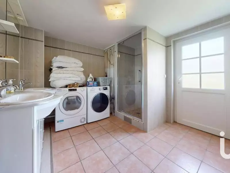 Maison, 235 m²