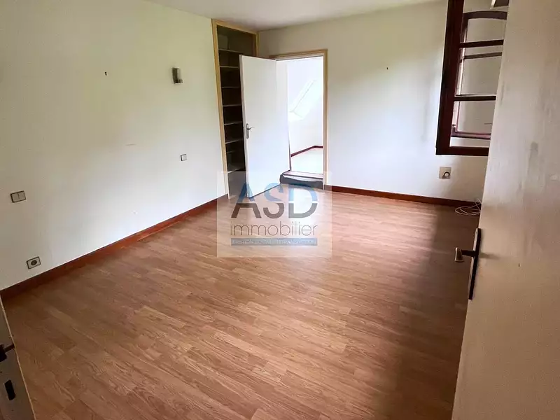Maison, 240 m²