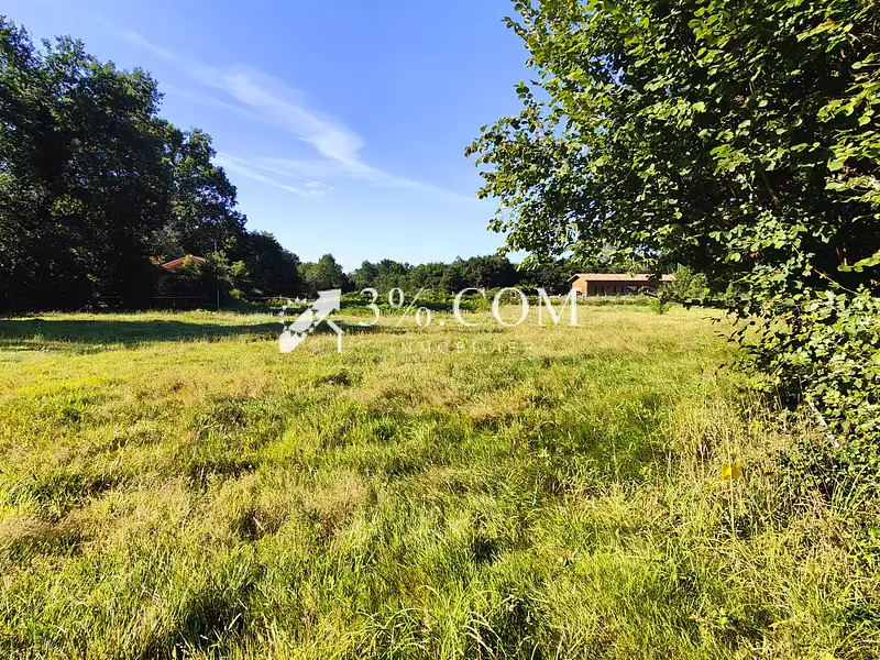Terrain, 2 500 m²