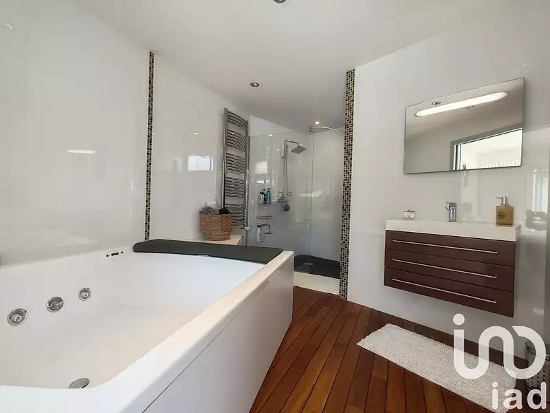 Maison, 216 m²