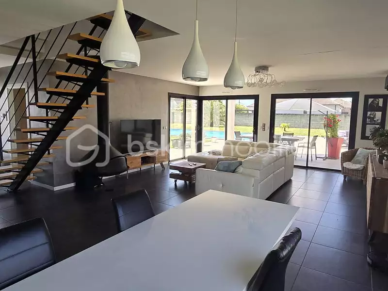 Maison, 165 m²