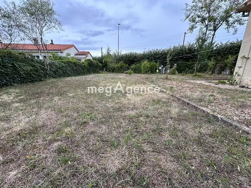 Terrain, 239 m²