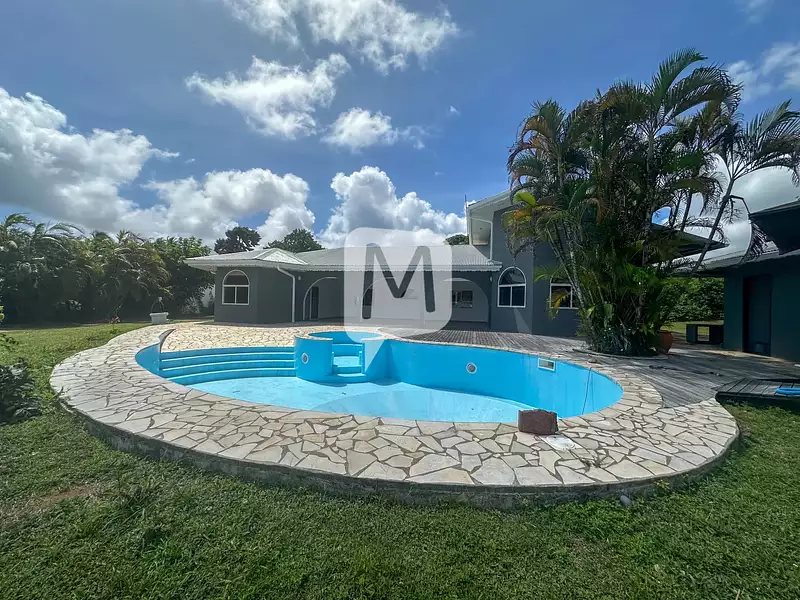 Maison, 244 m²