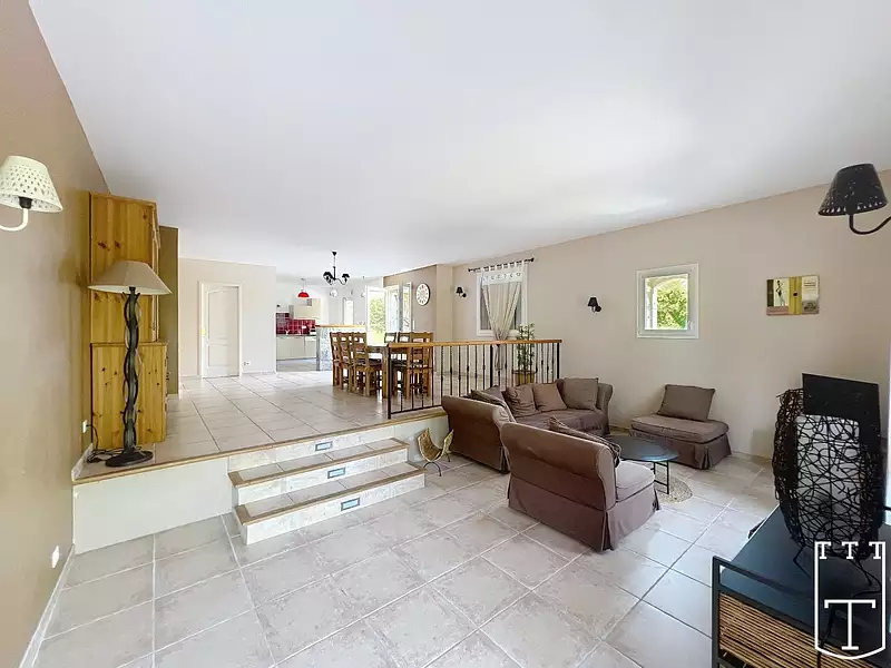 Maison, 640 m²