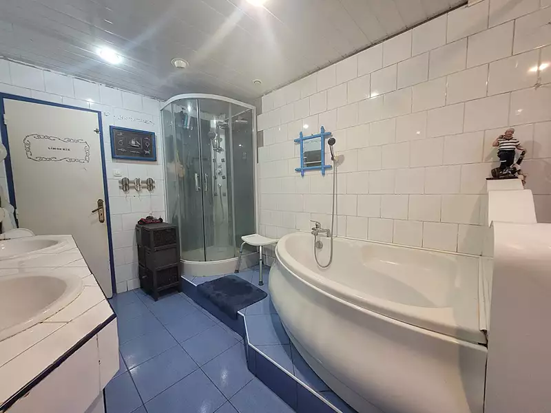 Maison, 225 m²