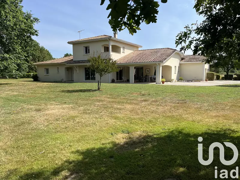 Maison, 221 m²