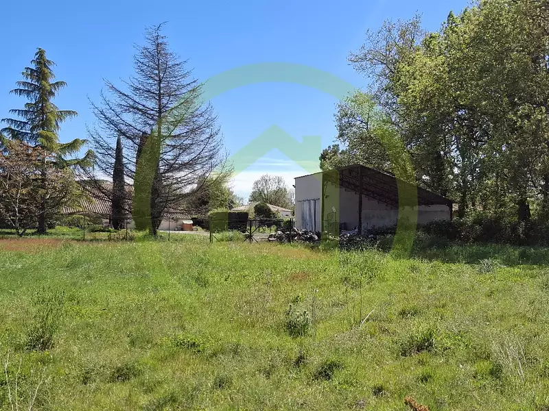 Terrain, 608 m²