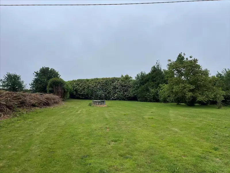 Terrain, 734 m²