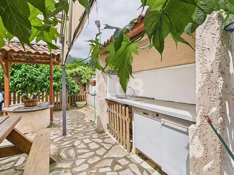 Maison, 196 m²