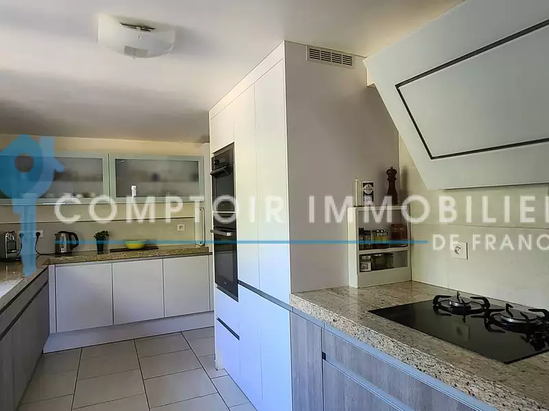 Maison, 261 m²
