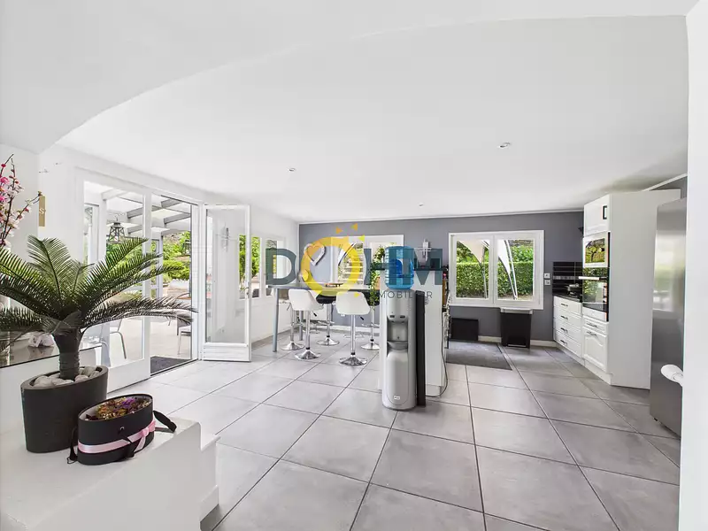 Maison, 243 m²